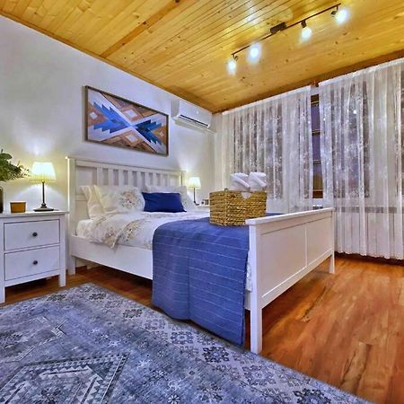 The Secret Lodge- New With Private Garage, Entire House Veliko Tarnovo Kültér fotó