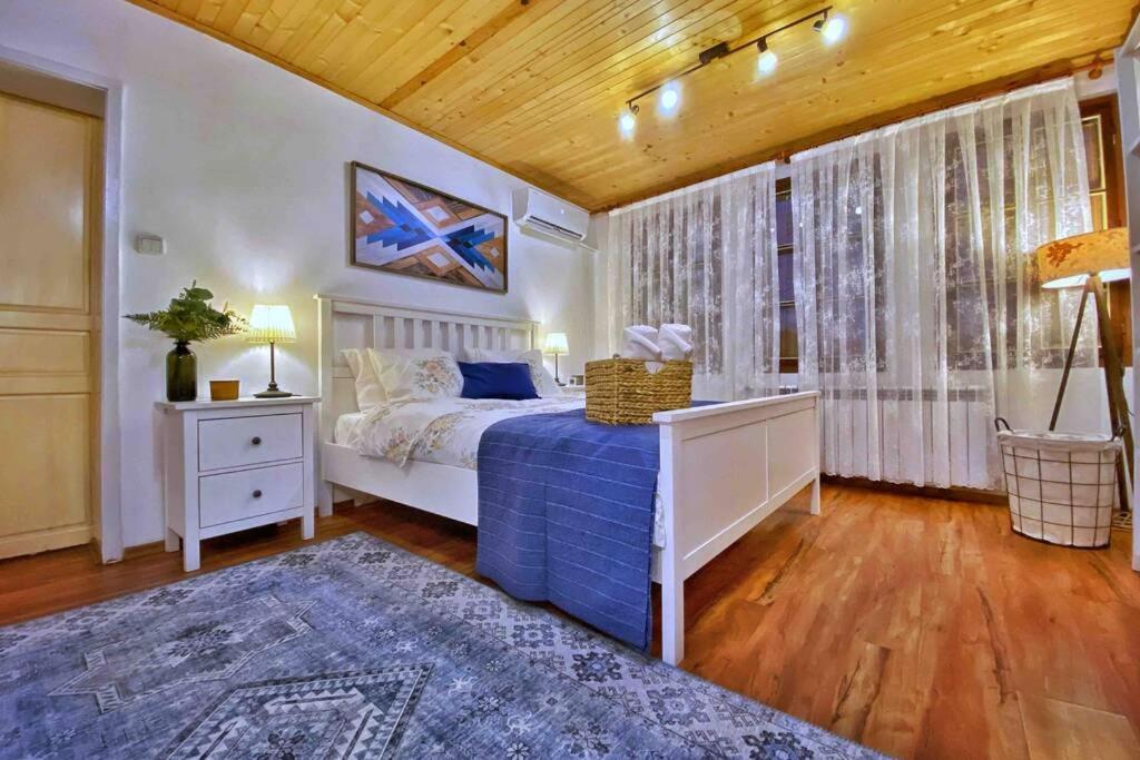 The Secret Lodge- New With Private Garage, Entire House Veliko Tarnovo Kültér fotó
