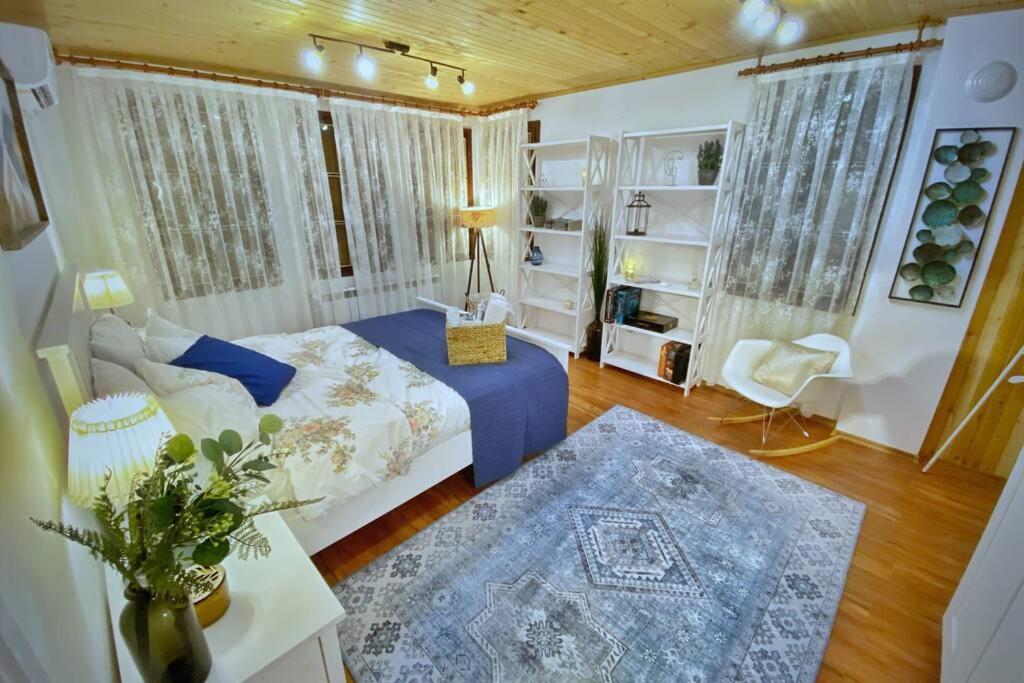 The Secret Lodge- New With Private Garage, Entire House Veliko Tarnovo Kültér fotó
